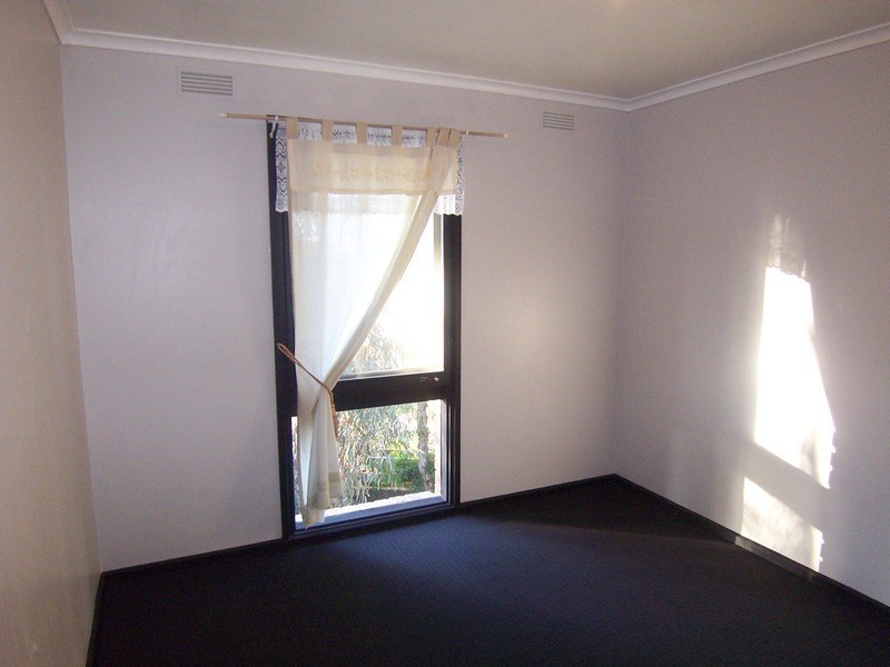 54 Race Street, Flora Hill VIC 3550