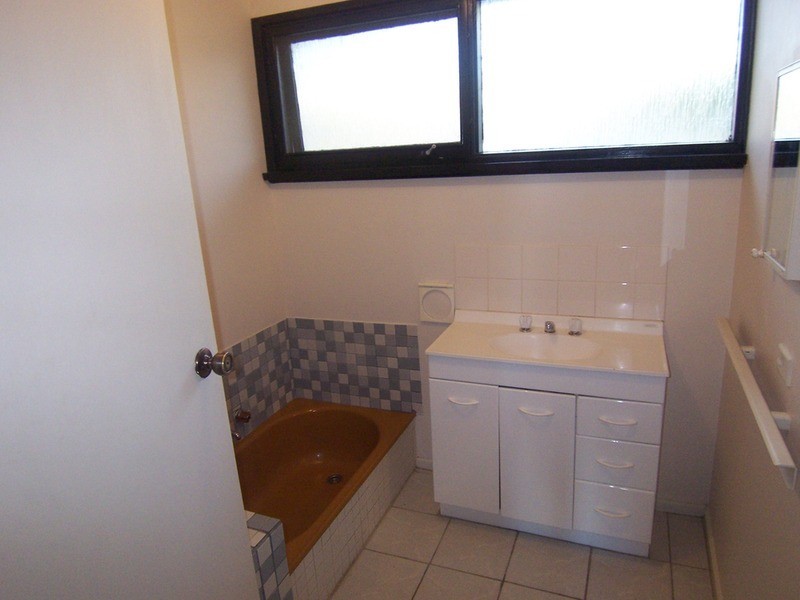 54 Race Street, Flora Hill VIC 3550