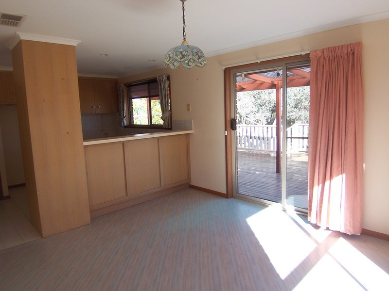 15 Barton Court, Flora Hill VIC 3550