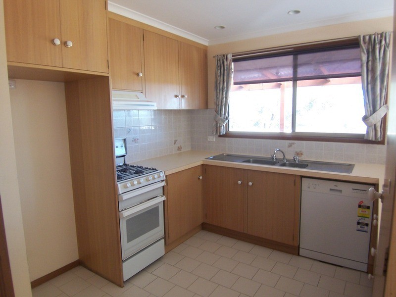 15 Barton Court, Flora Hill VIC 3550