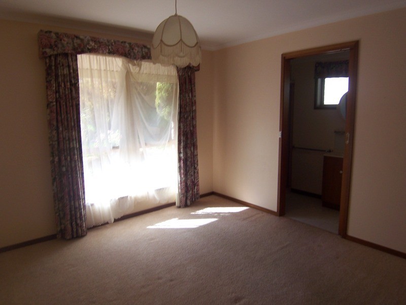 15 Barton Court, Flora Hill VIC 3550
