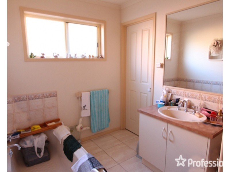 2a Allott Court, Spring Gully VIC 3550