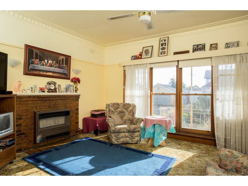 32 Hammer  Street, Flora Hill VIC 3550