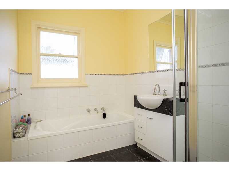 32 Hammer  Street, Flora Hill VIC 3550