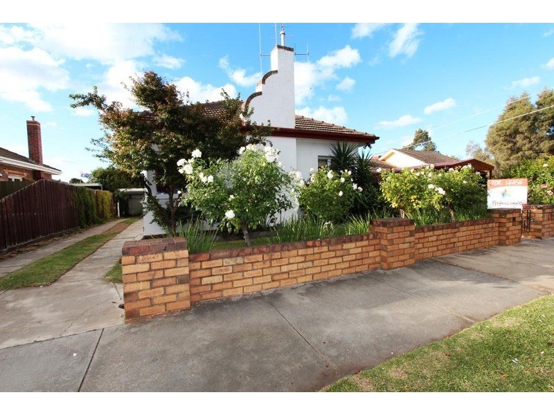 4 Wallace Avenue, Flora Hill VIC 3550