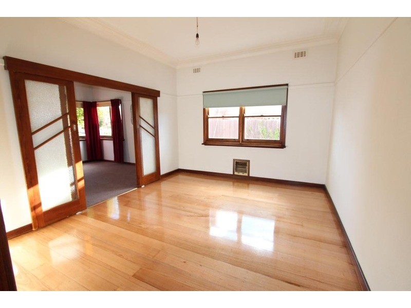 4 Wallace Avenue, Flora Hill VIC 3550