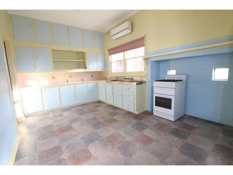 4 Wallace Avenue, Flora Hill VIC 3550