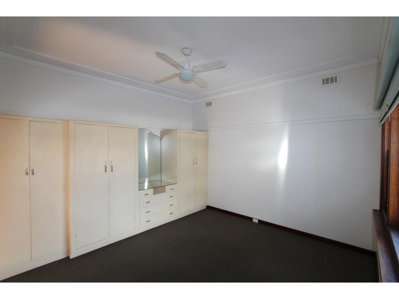4 Wallace Avenue, Flora Hill VIC 3550