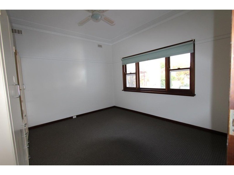 4 Wallace Avenue, Flora Hill VIC 3550