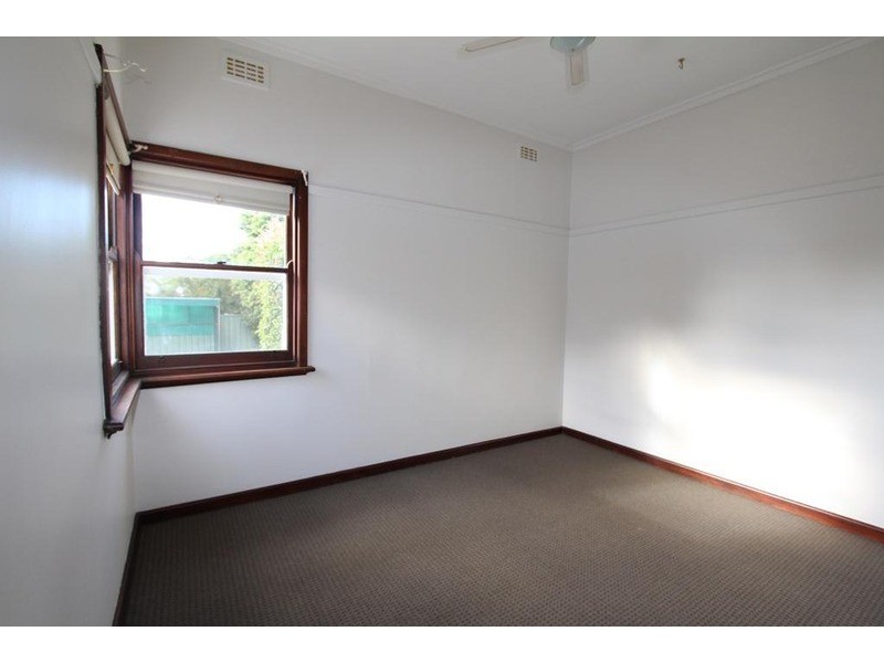 4 Wallace Avenue, Flora Hill VIC 3550