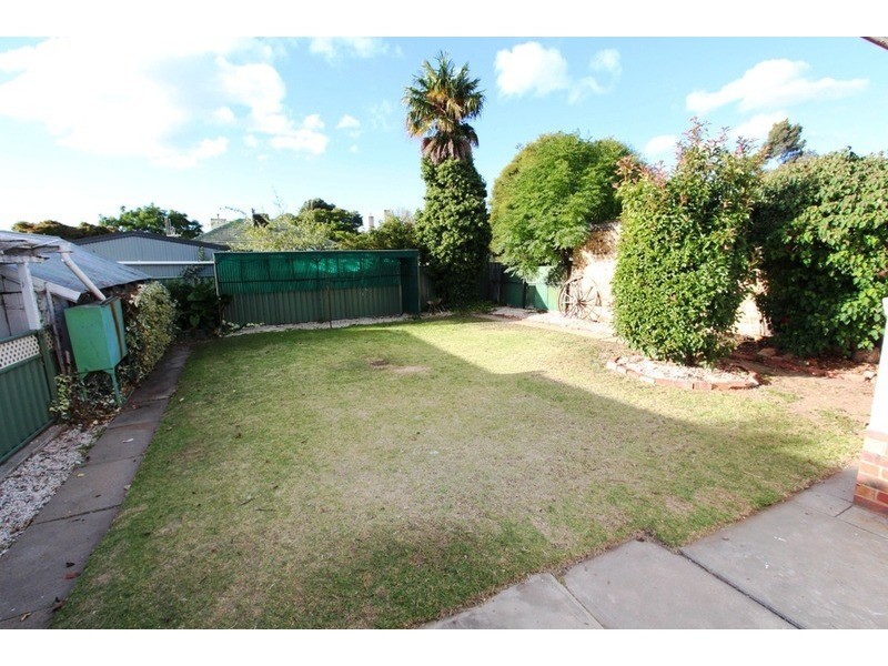 4 Wallace Avenue, Flora Hill VIC 3550