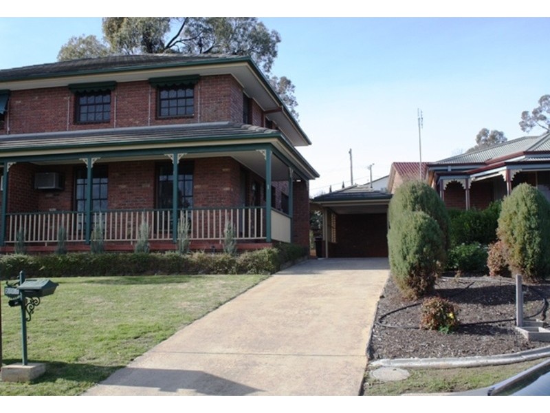 2/1 Kooyong Close, Kennington VIC 3550