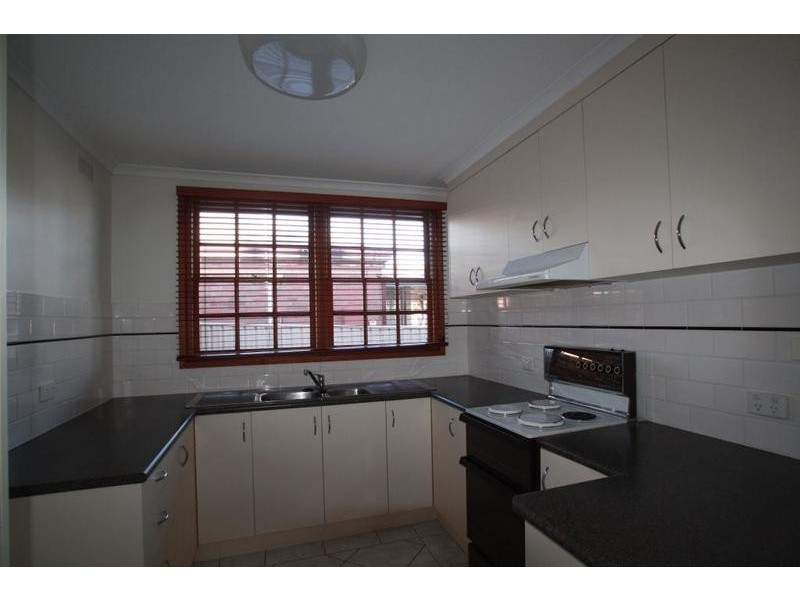 2/1 Kooyong Close, Kennington VIC 3550