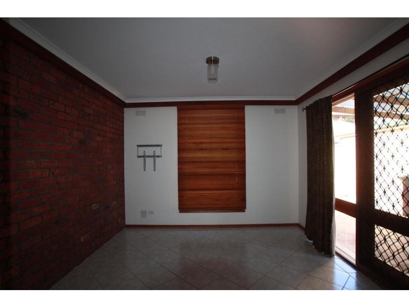 2/1 Kooyong Close, Kennington VIC 3550