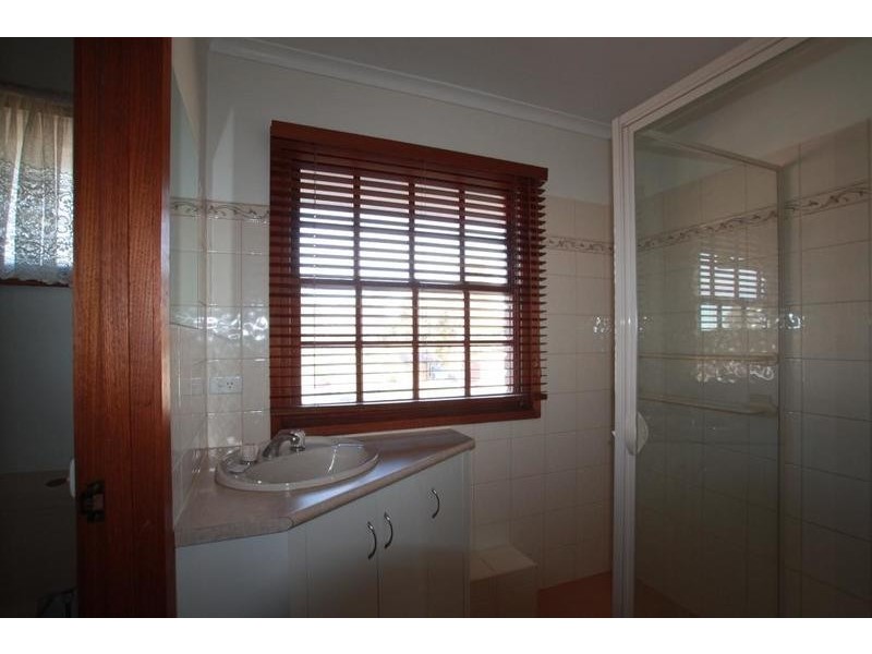 2/1 Kooyong Close, Kennington VIC 3550