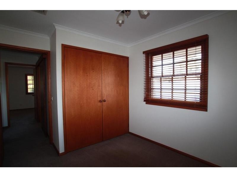 2/1 Kooyong Close, Kennington VIC 3550