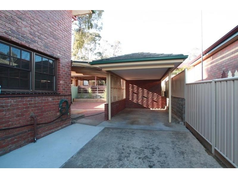 2/1 Kooyong Close, Kennington VIC 3550