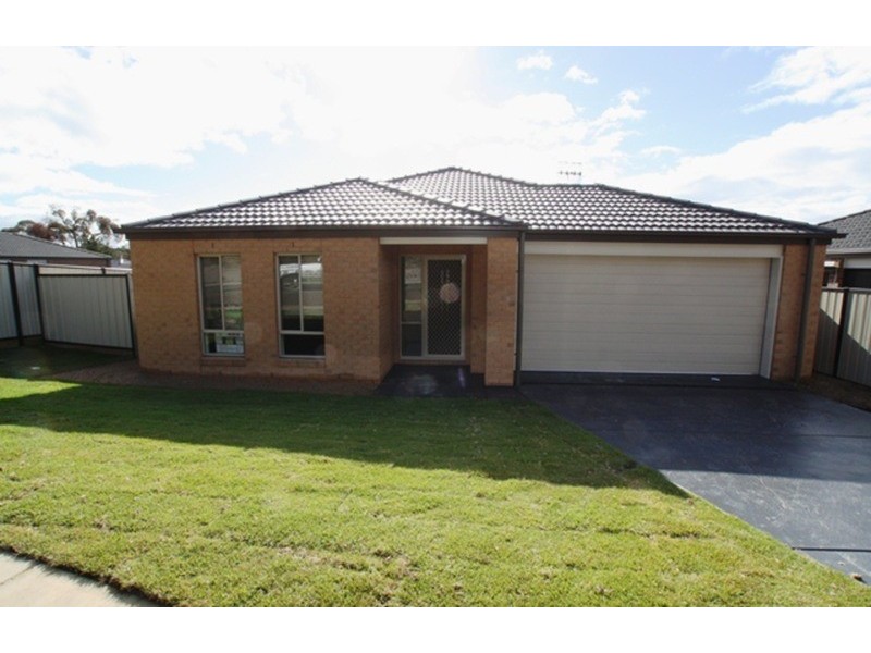 138 Wesley Street, Kangaroo Flat VIC 3555