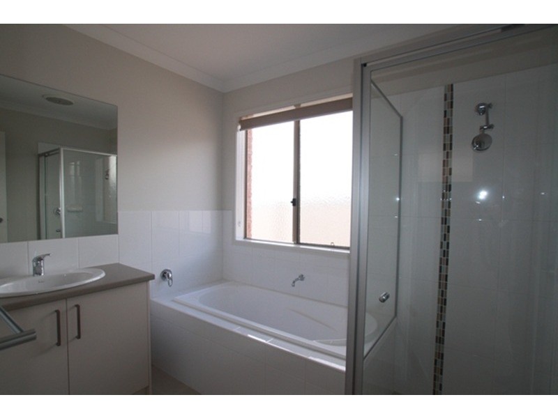 138 Wesley Street, Kangaroo Flat VIC 3555