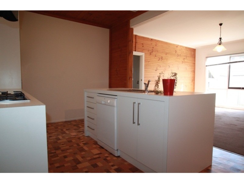 2B Honeysuckle Street, Eaglehawk VIC 3556