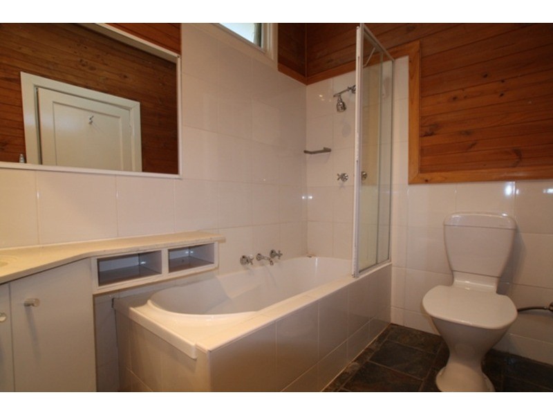 2B Honeysuckle Street, Eaglehawk VIC 3556