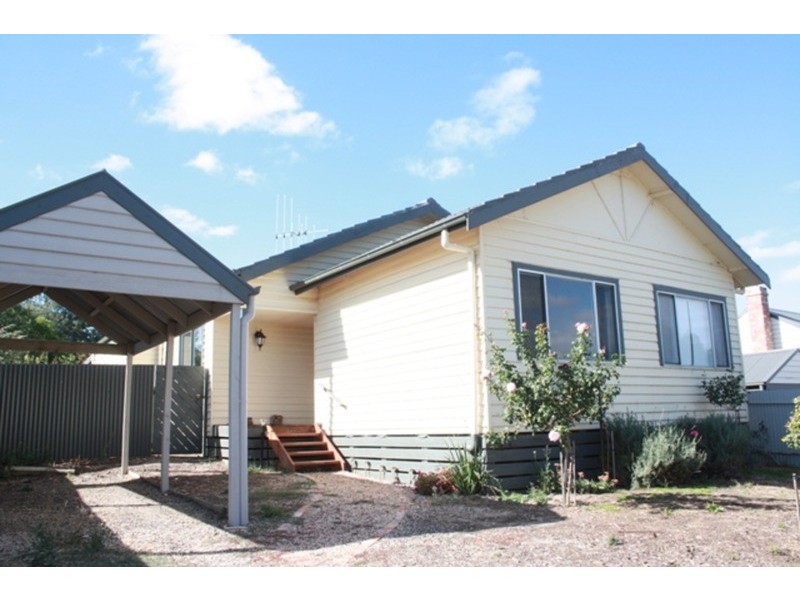 2B Honeysuckle Street, Eaglehawk VIC 3556