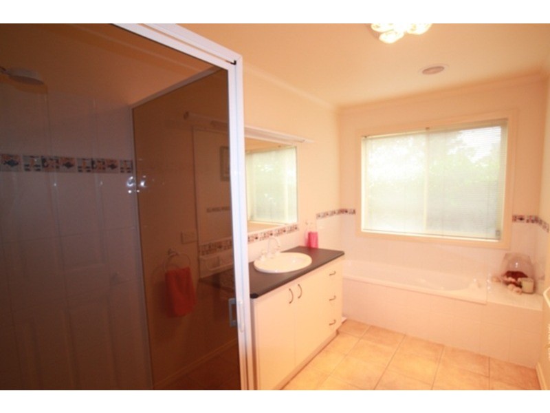 14 Forest Heights Drive, Kangaroo Flat VIC 3555