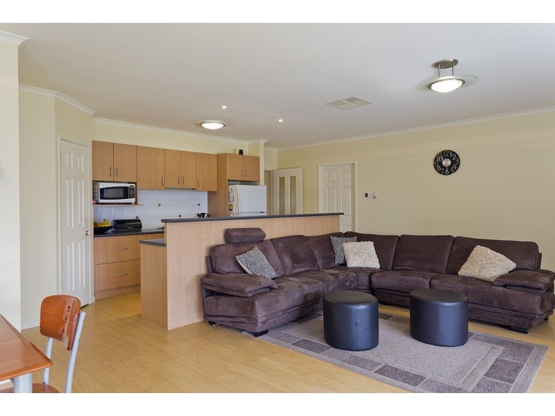 33 Cassandra Crescent, Epsom VIC 3551