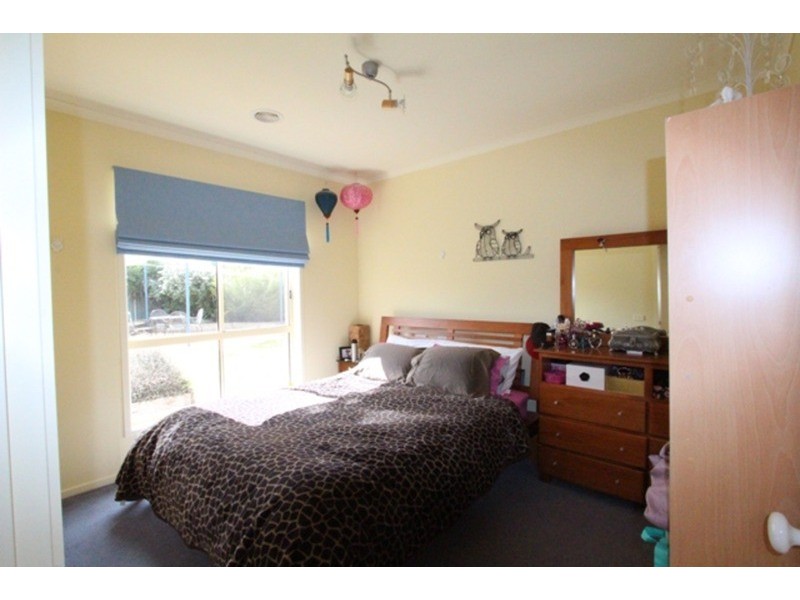 33 Cassandra Crescent, Epsom VIC 3551