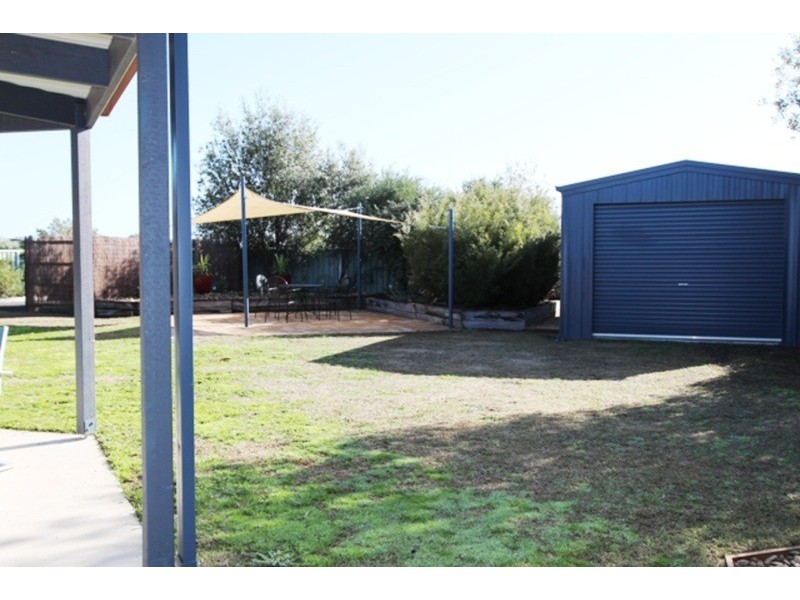 33 Cassandra Crescent, Epsom VIC 3551