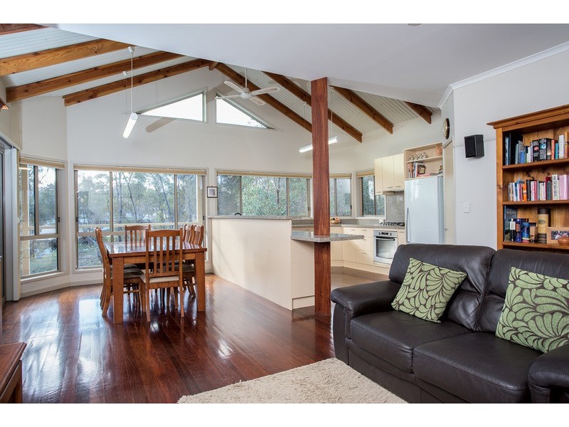12 Clay Gully Court, Maiden Gully VIC 3551