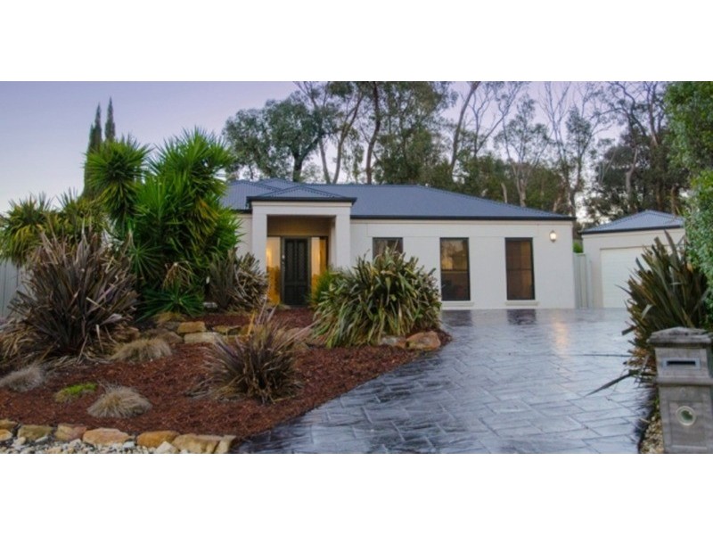 6 Grange Terrace, Golden Square VIC 3555