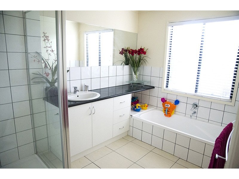 6 Grange Terrace, Golden Square VIC 3555