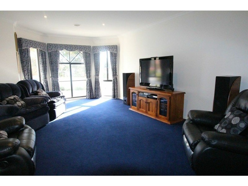 2 Hibiscus Court, Kangaroo Flat VIC 3555