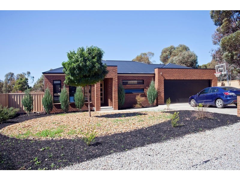 20 Sandhurst Drive, California Gully VIC 3556