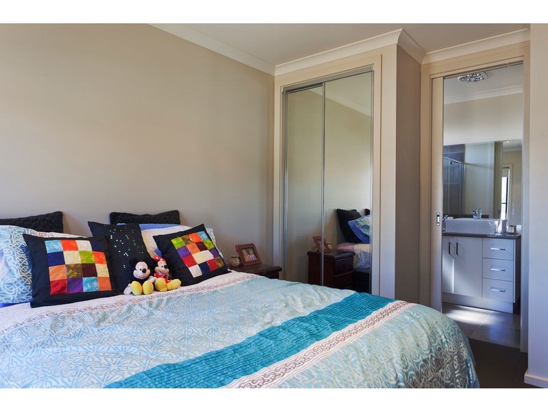 20 Sandhurst Drive, California Gully VIC 3556