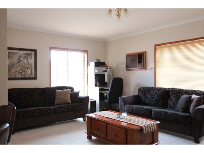 2/27 Woodbury Street, Strathdale VIC 3550