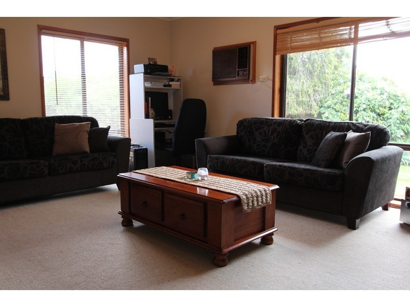 2/27 Woodbury Street, Strathdale VIC 3550