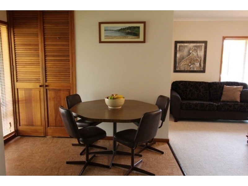 2/27 Woodbury Street, Strathdale VIC 3550