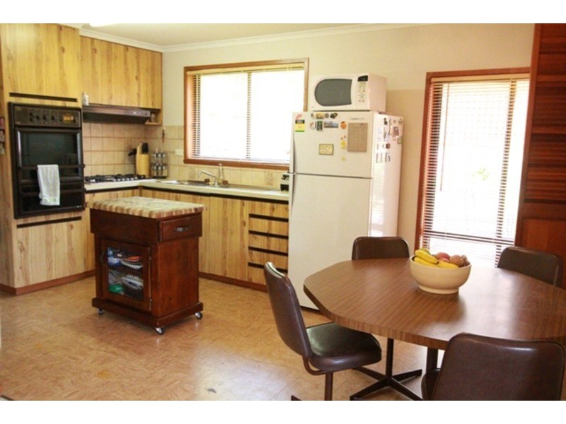 2/27 Woodbury Street, Strathdale VIC 3550