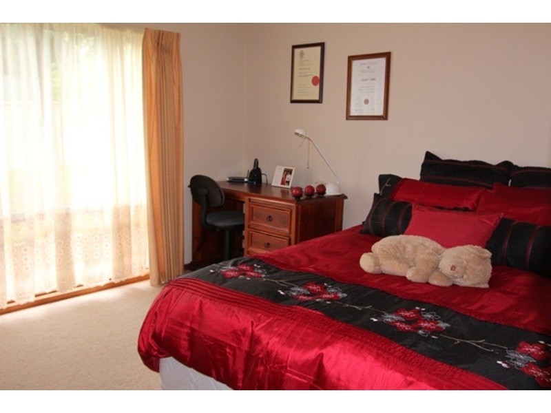 2/27 Woodbury Street, Strathdale VIC 3550