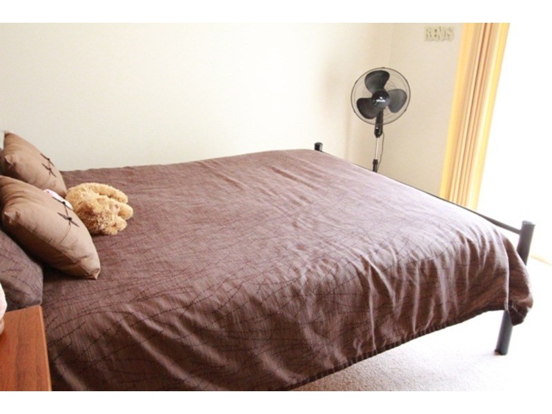 2/27 Woodbury Street, Strathdale VIC 3550