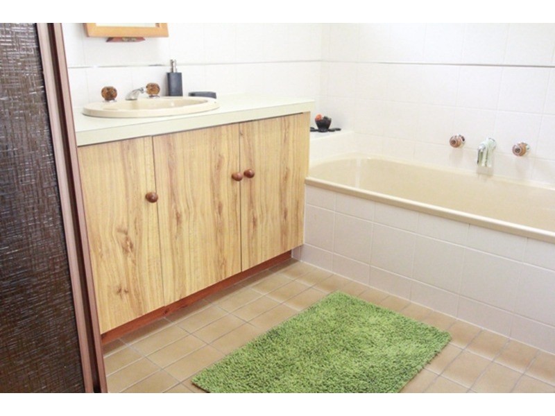 2/27 Woodbury Street, Strathdale VIC 3550