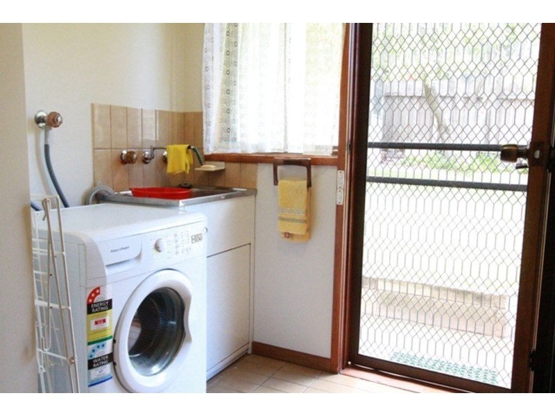 2/27 Woodbury Street, Strathdale VIC 3550