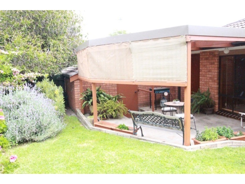 2/27 Woodbury Street, Strathdale VIC 3550