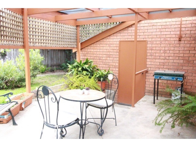 2/27 Woodbury Street, Strathdale VIC 3550