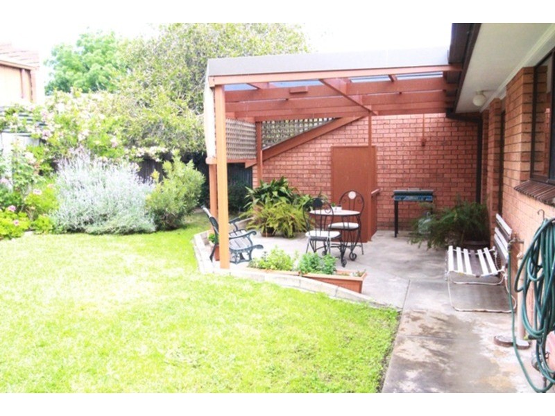 2/27 Woodbury Street, Strathdale VIC 3550