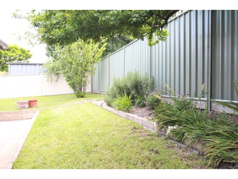 2/27 Woodbury Street, Strathdale VIC 3550