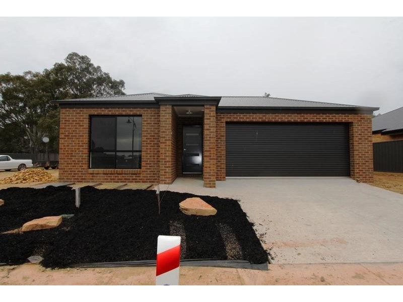 13 Roper Terrace, Epsom VIC 3551