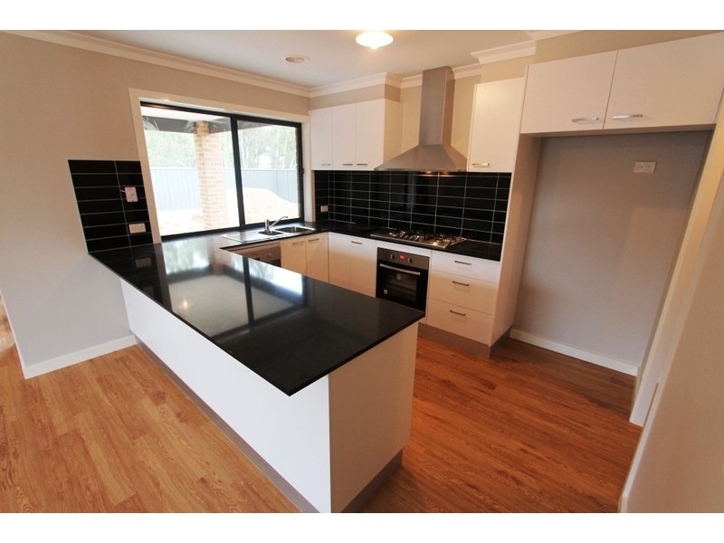 13 Roper Terrace, Epsom VIC 3551